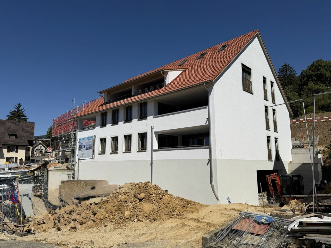 Neubau 4.5 Zimmer-Wohnung im 1. OG mit Tiefgarage -  Bild 2