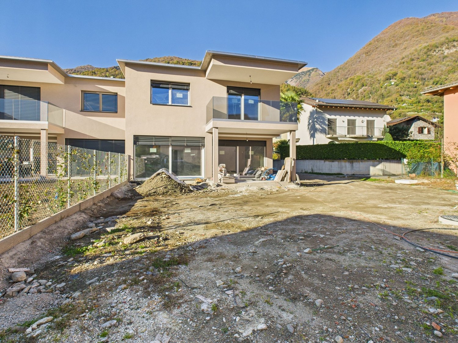 Moderne Reihenhausneubau in Cugnasco - 4,5 Zimmer mit Garten - Image 1