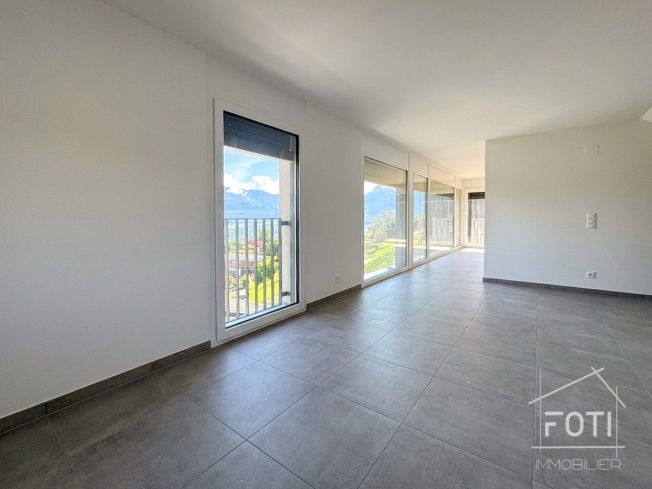 MIETKAUF Neue freistehende Villa mit 4,5 Zimmern und wunderschönem Blick auf die Ebene. -  Bild 10