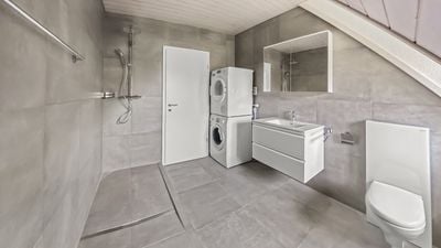 Grosszügige 3 1/2 Zimmer- Dachwohnung mit saniertem Bad -  Bild 2
