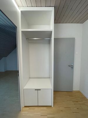 Grosszügige 3 1/2 Zimmer- Dachwohnung mit saniertem Bad -  Bild 3