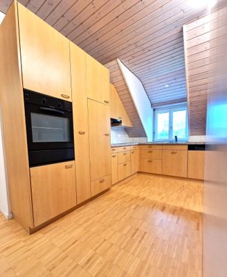 Grosszügige 3 1/2 Zimmer- Dachwohnung mit saniertem Bad -  Bild 6