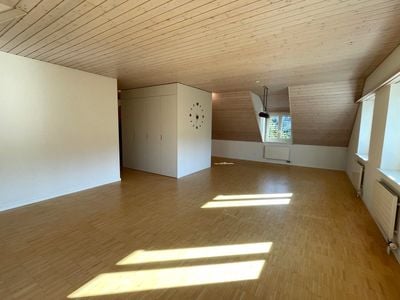 Grosszügige 3 1/2 Zimmer- Dachwohnung mit saniertem Bad -  Bild 9
