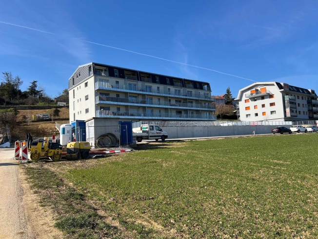 Wunderschöne Neubauwohnung 41/2 im Obergeschoss mit Balkon und freiem Blick -  Bild 1
