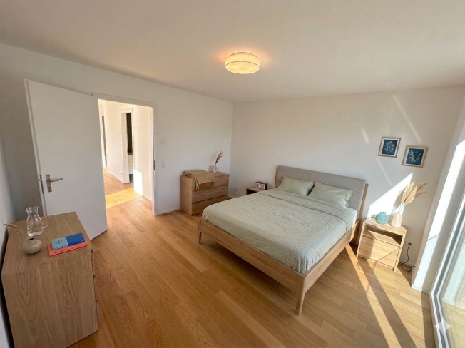 Prächtiges Doppelhaus mit einer großen 32 m² großen Terrasse, hell und modern -  Bild 8