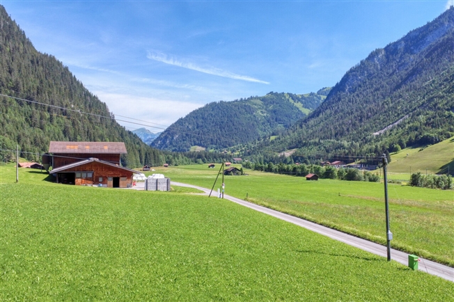 Neubau 5-Zimmer Einfamilienhaus angrenzend an die Landwirtschaftszone -  Bild 3