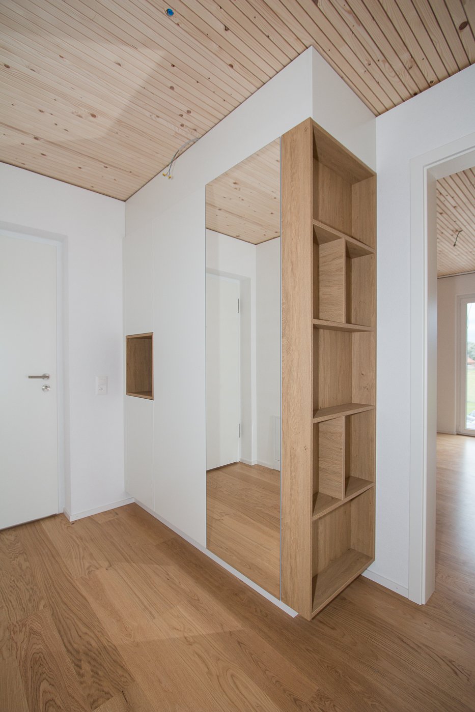 Moderne helle 2.5 Zimmer-Wohnung mit Balkon in Seenähe -  Bild 2