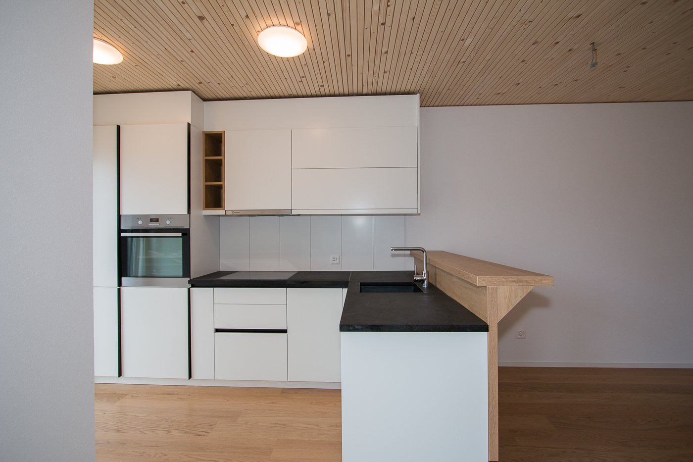 Moderne helle 2.5 Zimmer-Wohnung mit Balkon in Seenähe -  Bild 3