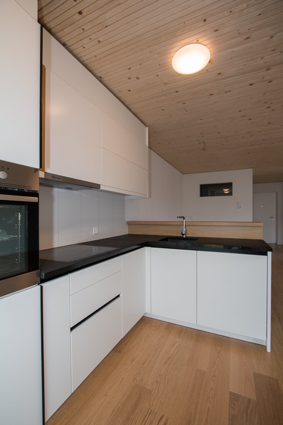 Moderne helle 2.5 Zimmer-Wohnung mit Balkon in Seenähe -  Bild 4
