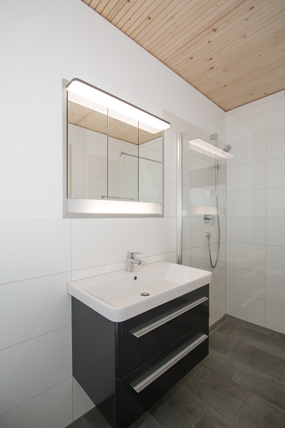 Moderne helle 2.5 Zimmer-Wohnung mit Balkon in Seenähe -  Bild 6