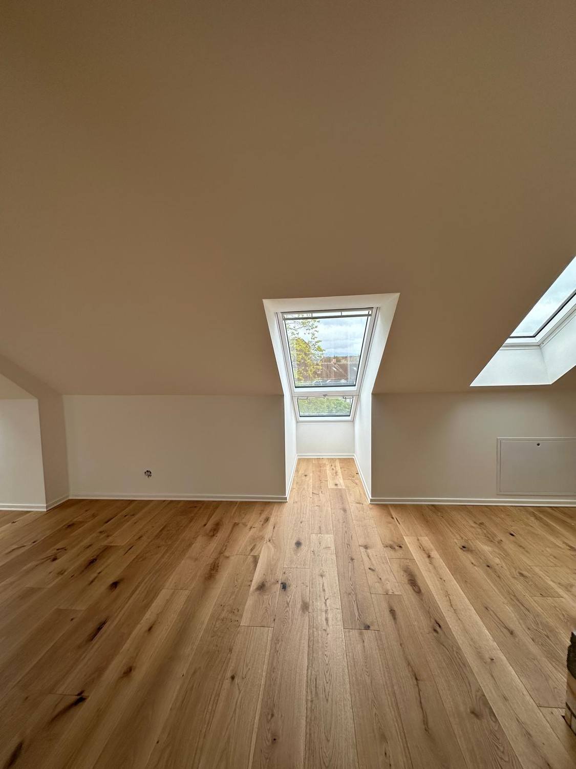 Erstbezug nach komplettem Dachausbau  exklusive Dachgeschosswohnung mit Cabriofenster in zentraler Lage -  Bild 12