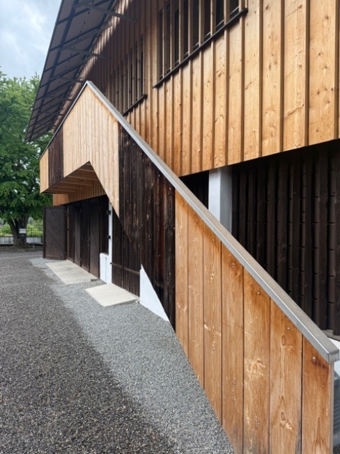 CHARMANTE DACHWOHNUNG IM HISTORISCHEN HOF DES SCHLÖSSLI RUBIGEN -  Bild 8