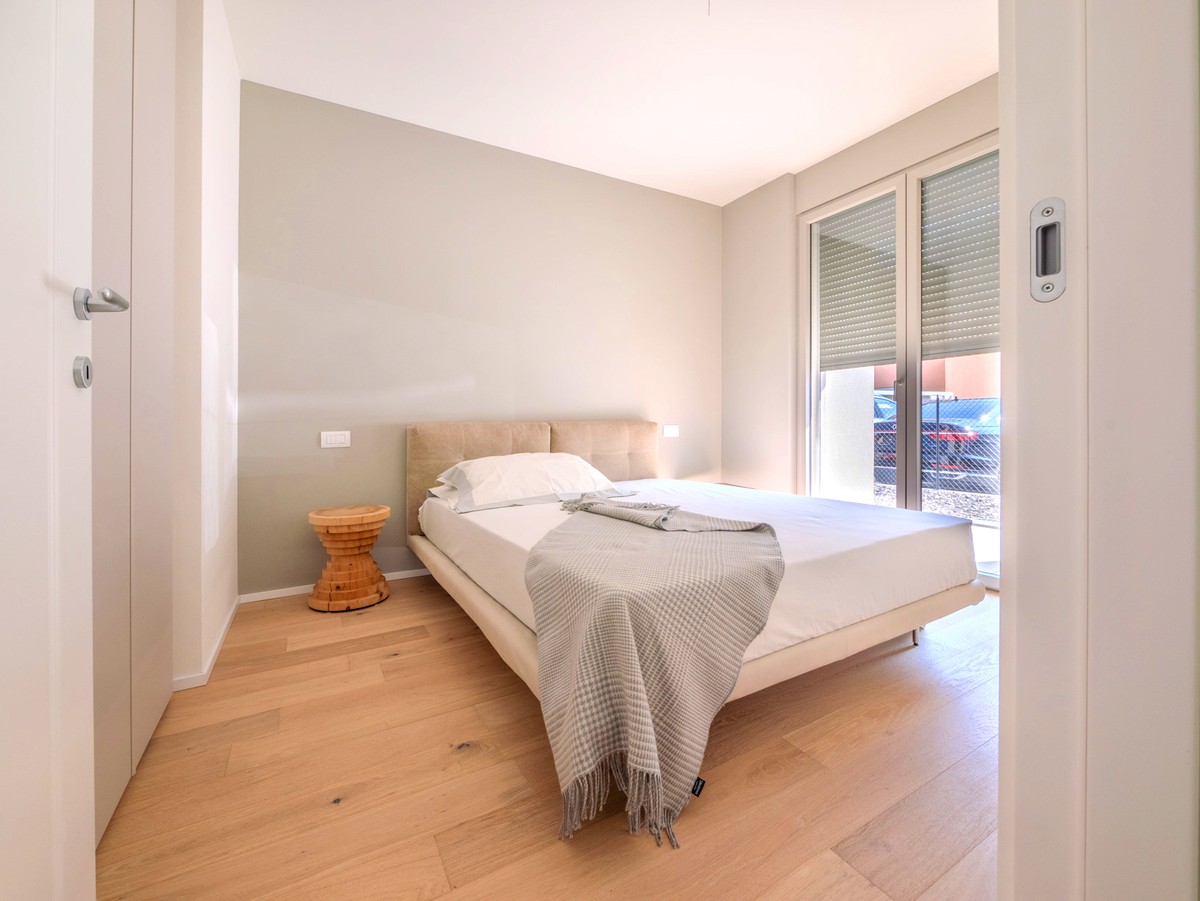 Nuovissimo appartamento 2.5 locali con giardino privato e portico -  Bild 7