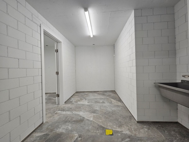 NEUBAU AN TOPLAGE MIT GROSSZÜGIGEM SITZPLATZ (40 M²) SOWIE EIGENER WASCHKÜCHE UND KELLER (17,4 M²). DIE WOHNUNG KANN AUF WUNSCH AUCH MÖBLIERT GEMIETET WERDEN. -  Bild 5
