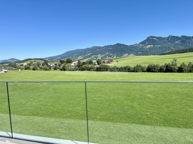 Außergewöhnliche Aussicht, in der Nähe der Autobahnauffahrt -  Bild 2