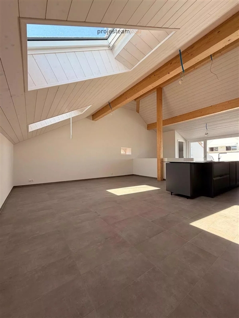Bauernhaus im Umbau - Dachgeschoss-Maisonette mit Charakter und Charme, akzentuiert durch doppelte Deckenhöhen -  Bild 2