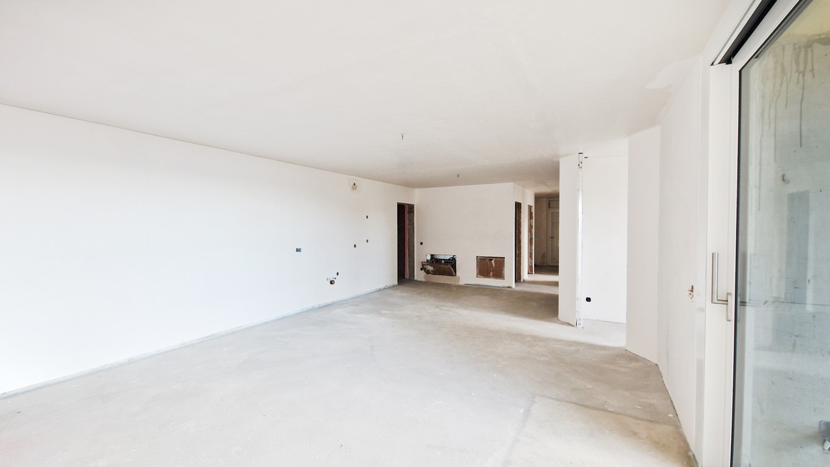 Nuovo 4,5 locali in stile moderno con veranda e ampio giardino privato -  Bild 2