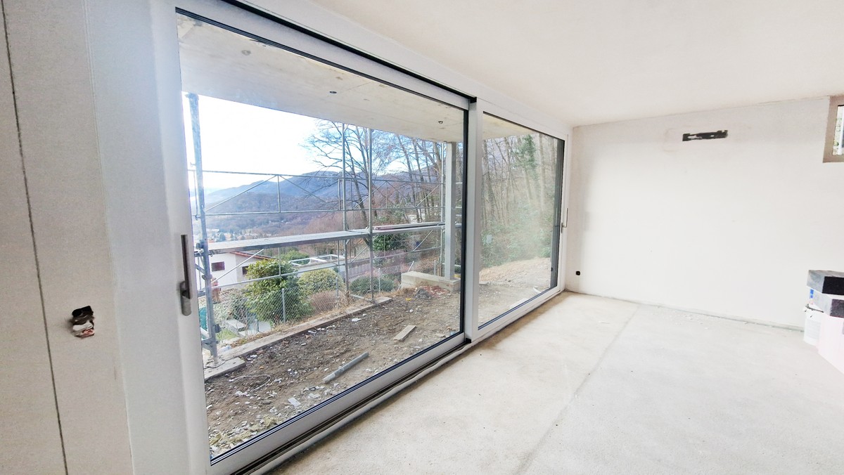 Nuovo 4,5 locali in stile moderno con veranda e ampio giardino privato -  Bild 3