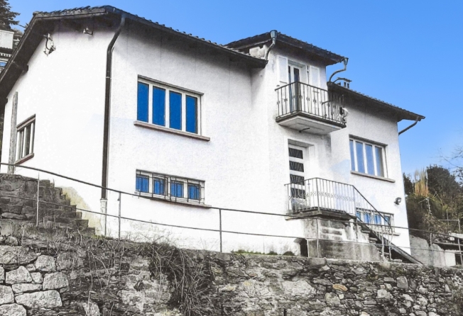 Ferienhaus mit Garten und angrenzendem Grundstück -  Bild 1