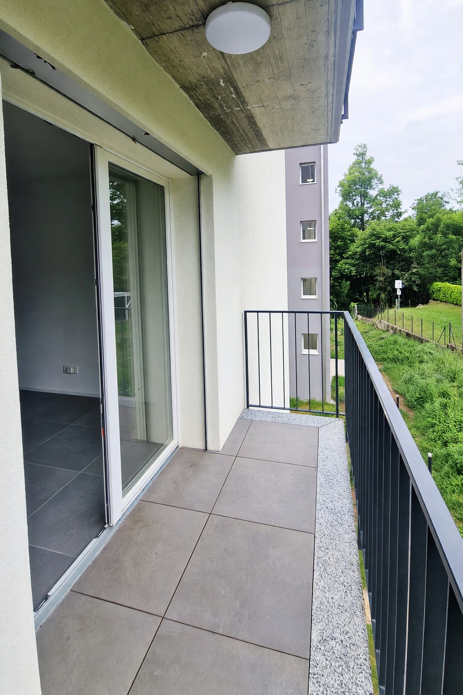 Nuovo appartamento 3,5 con terrazza coperta e due balconi -  Bild 3