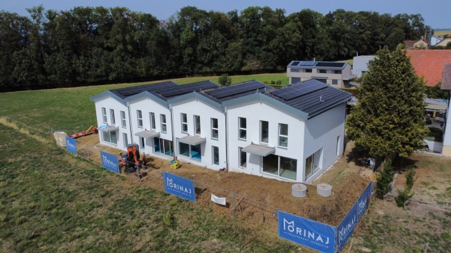 Angebautes Haus -  Bild 1