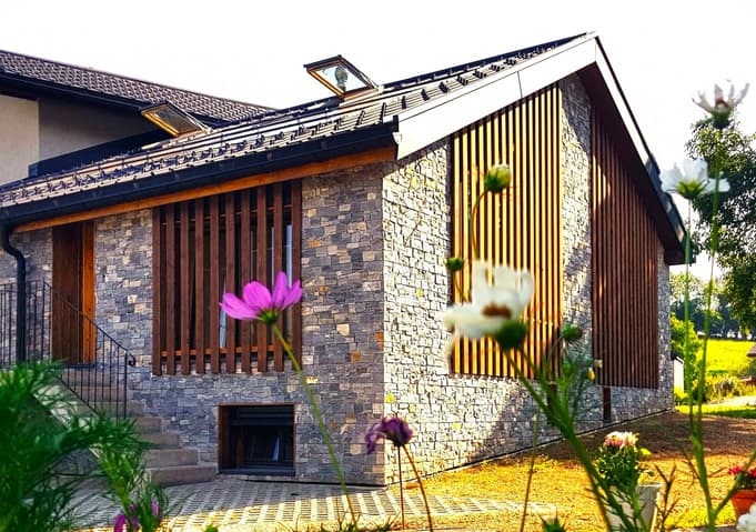 CHARMANTE MAISON VILLAGEOISE NEUVE ET ÉCOLOGIQUE, AVEC JARDIN ET PARKINGS -  Bild 1