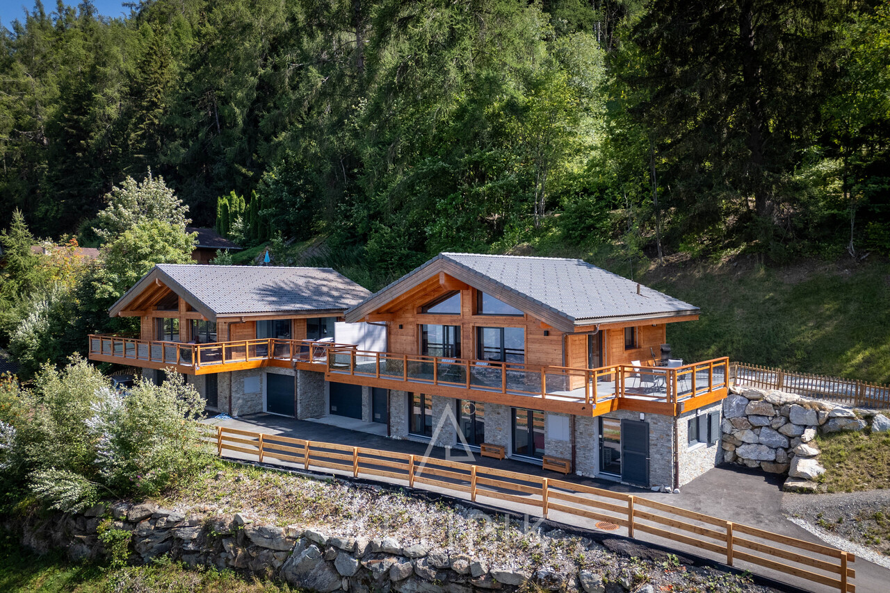 Un chalet récent (2021) avec les Alpes en toile de fond -  Bild 3