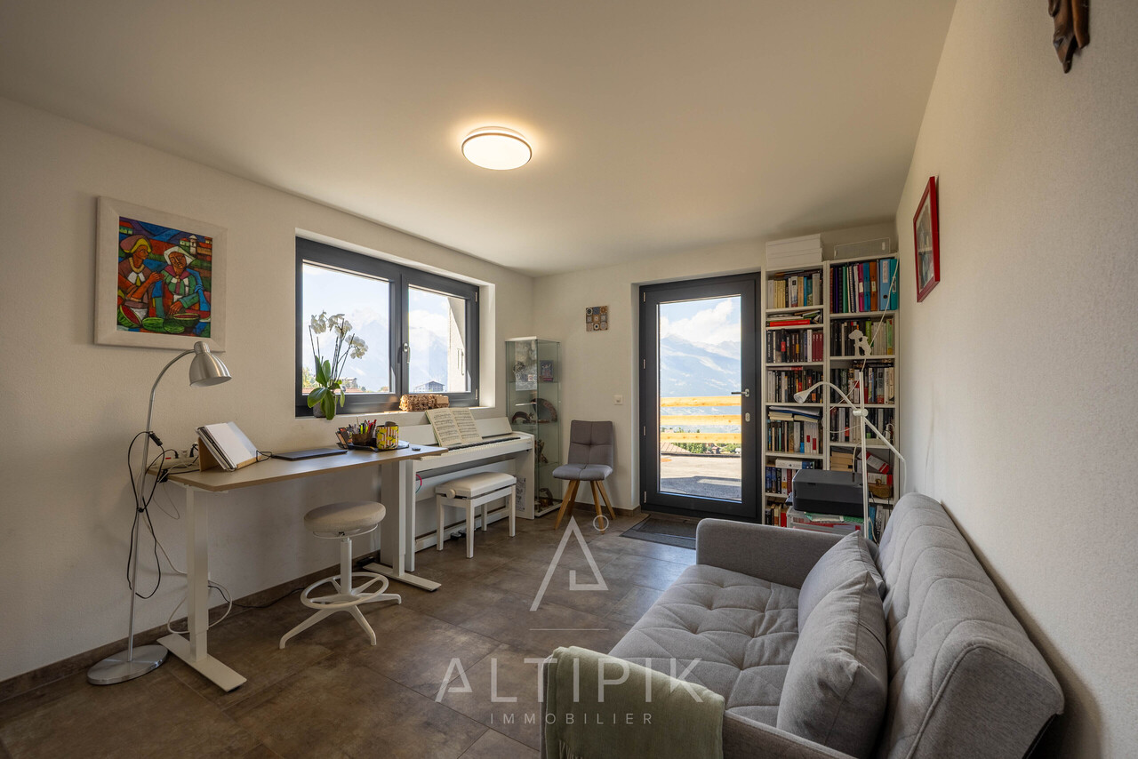 Un chalet récent (2021) avec les Alpes en toile de fond -  Bild 13