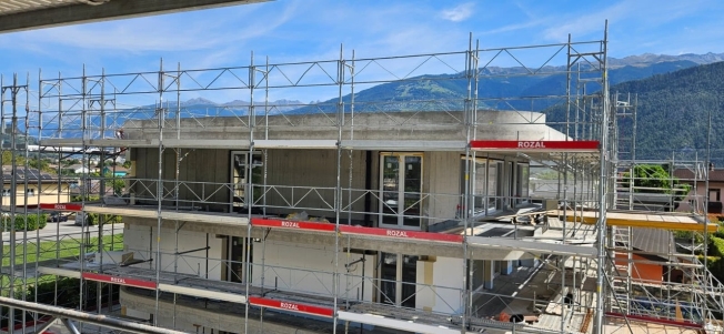 Helle Wohnung im Erdgeschoss mit atemberaubender Terrasse und Blick auf die Alpen -  Bild 3