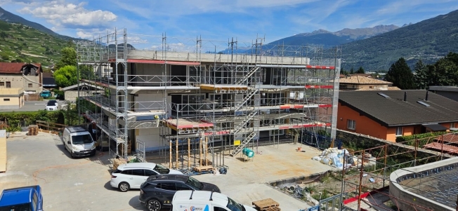 Helle Wohnung im Erdgeschoss mit atemberaubender Terrasse und Blick auf die Alpen -  Bild 8