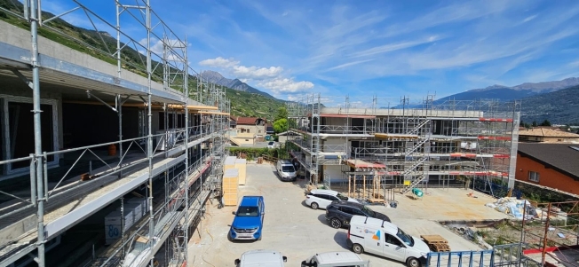 Helle Wohnung im Erdgeschoss mit atemberaubender Terrasse und Blick auf die Alpen -  Bild 10