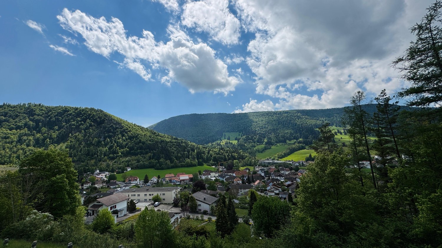 Magnifique attique de 3.5 pièces avec vue sur le village de Sonceboz-Sombeval -  Bild 2