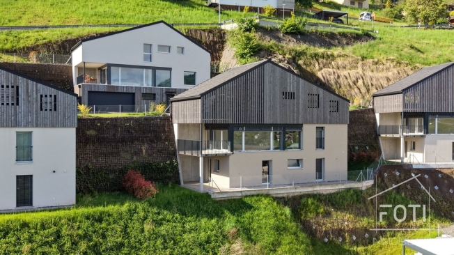 NEUE freistehende Villa mit 4,5 Zimmern und wunderschönem Blick auf die Ebene. -  Bild 13