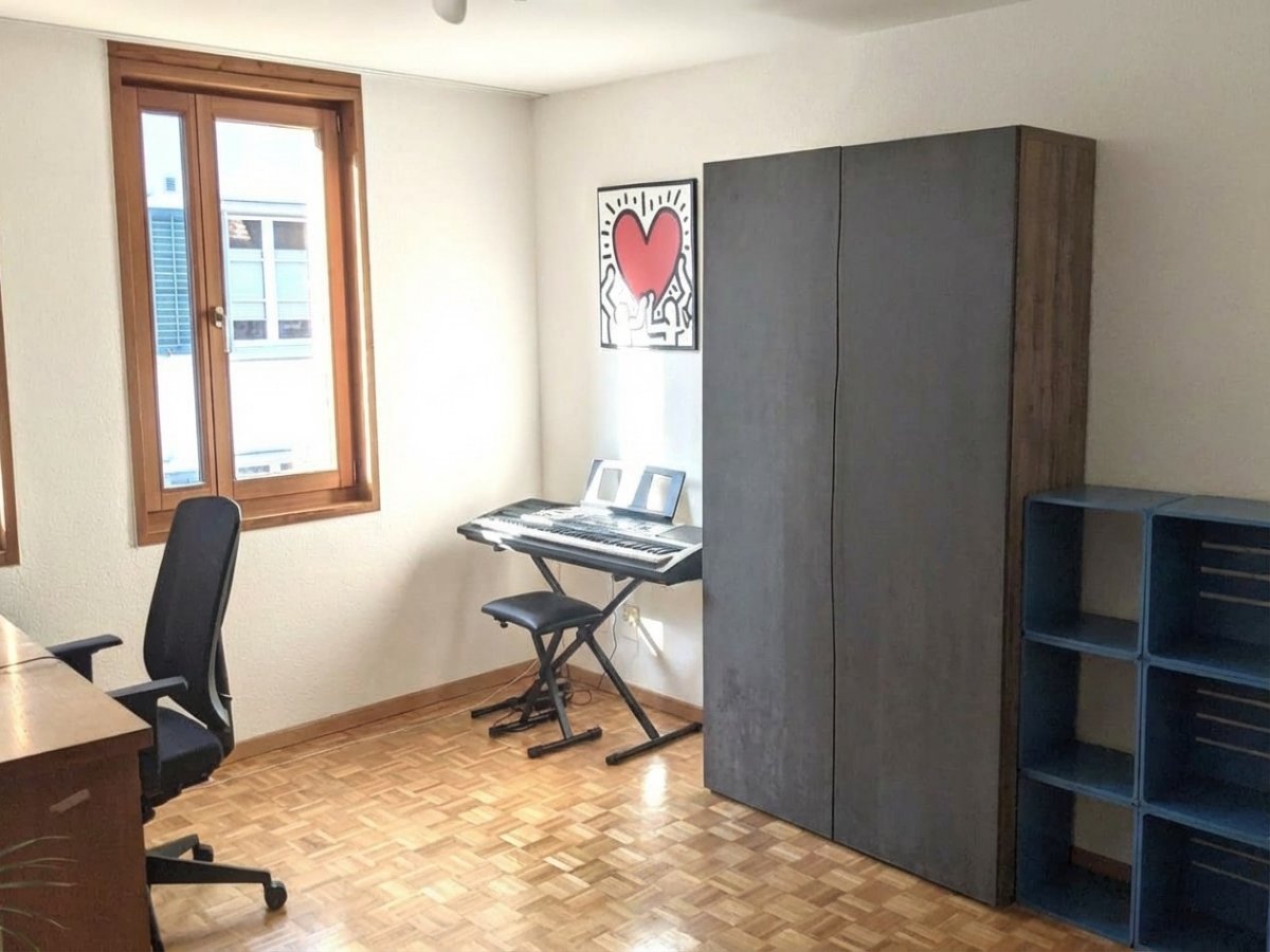 Zwei Wohnungen sowie ein Ladenlokal - alles vermietet - Eines der Zimmer 1.OG