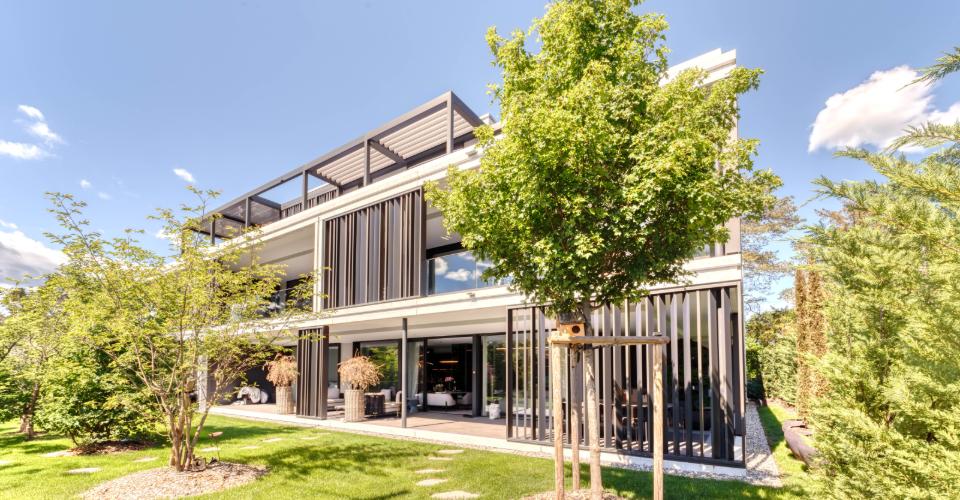 Résidence ultra haut de gamme, vie de plain-pied avec jardin — Exclusivité - Appartement terrasse 5.5 pièces - image - 1