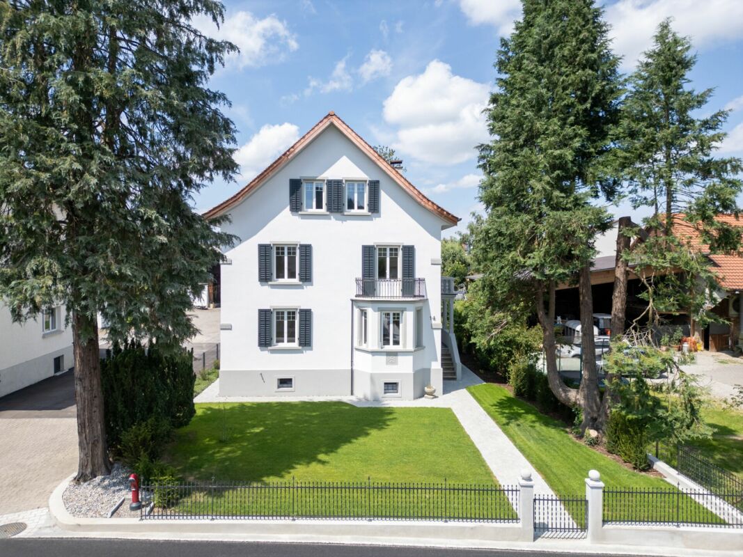 traumhaftes 6.5-Zimmer-Einfamilienhaus | Grundstücksfläche 642 m² -  Bild 1