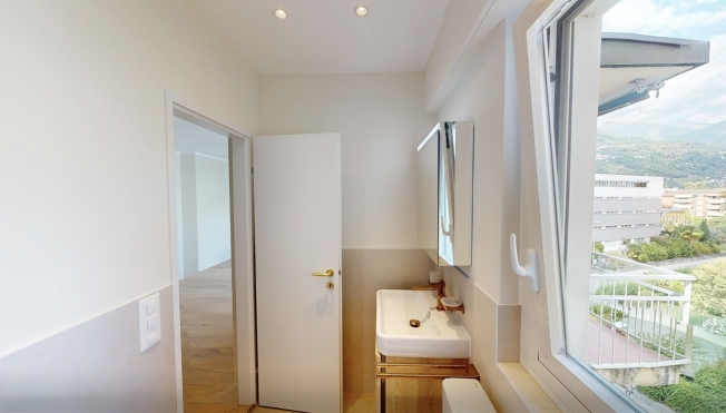 Topmodernes Attika-Studio mit Seesicht und Parkplatz -  Bild 9