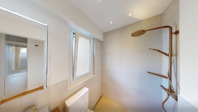 Topmodernes Attika-Studio mit Seesicht und Parkplatz -  Bild 10