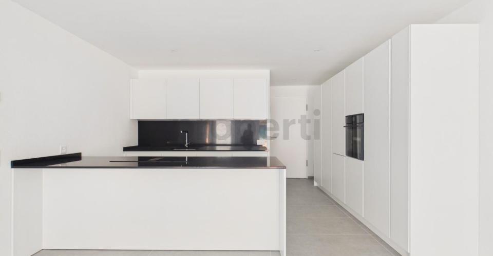 Moderne appartement de 3.5 pièces avec parking intérieur, Biasca - Appartement 3.5 pièces - image - 1