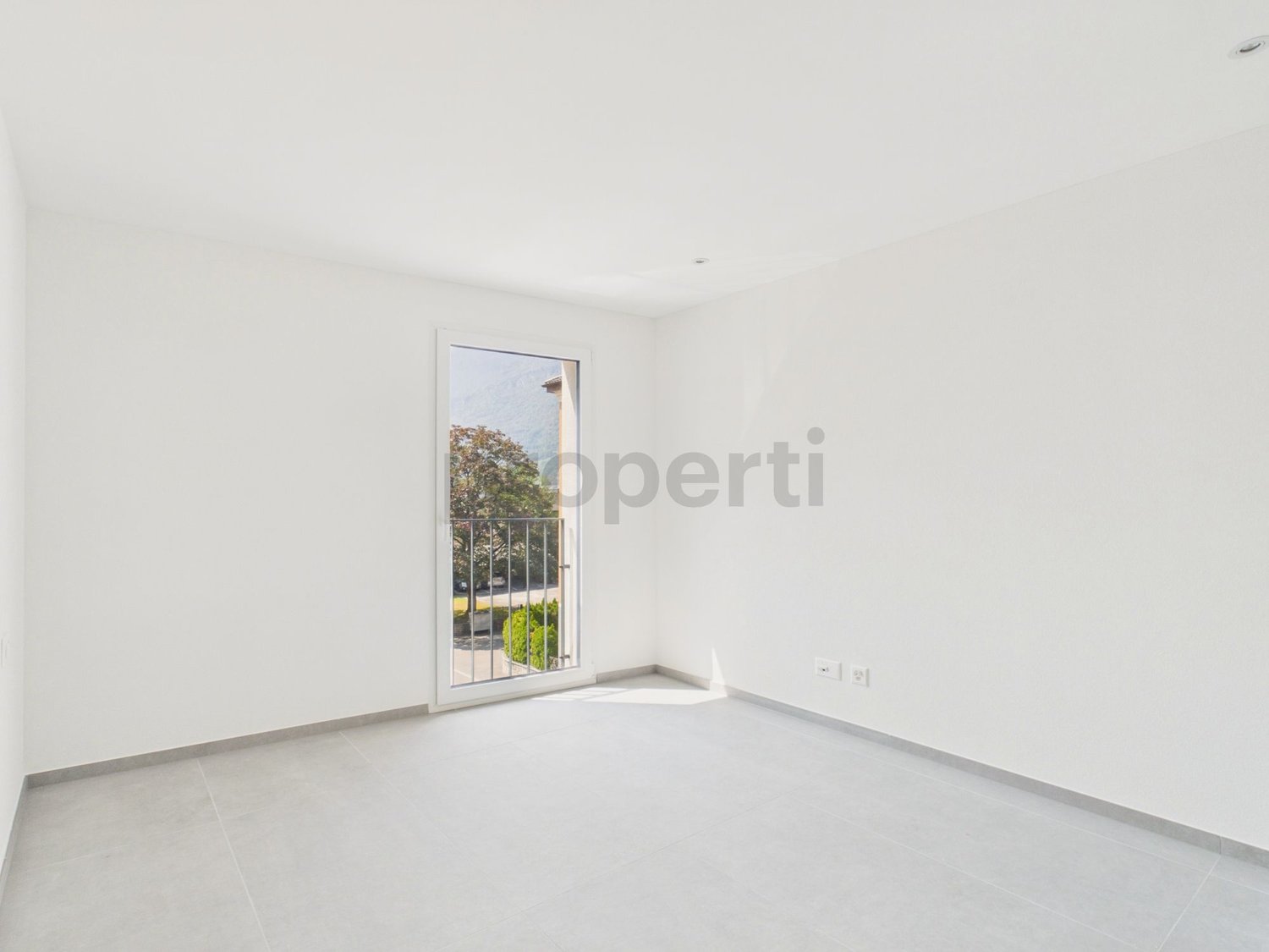 Moderno attico 3.5 locali con parcheggio e cantina, Biasca - Image 6
