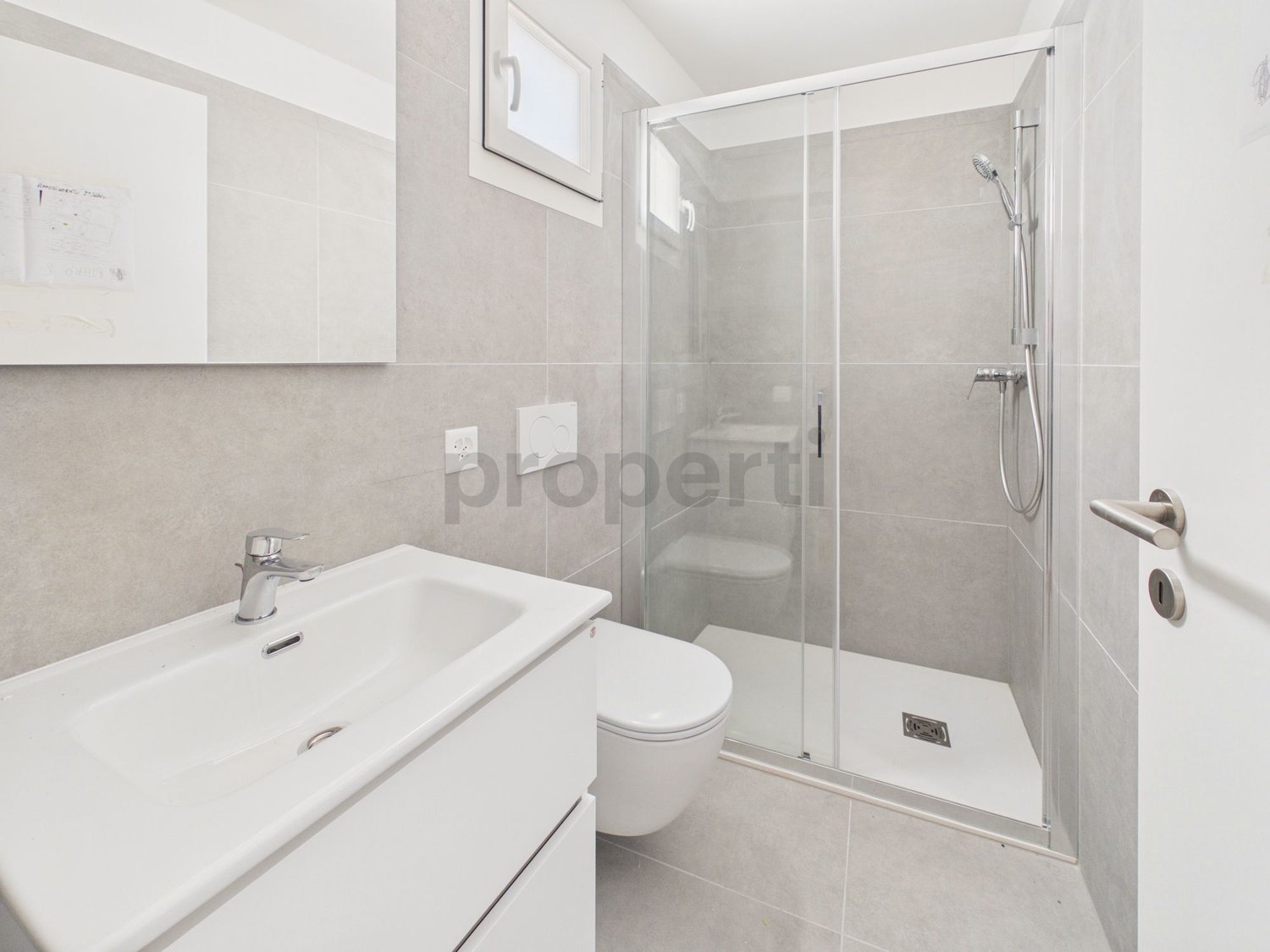 Moderno attico 3.5 locali con parcheggio e cantina, Biasca - Image 7