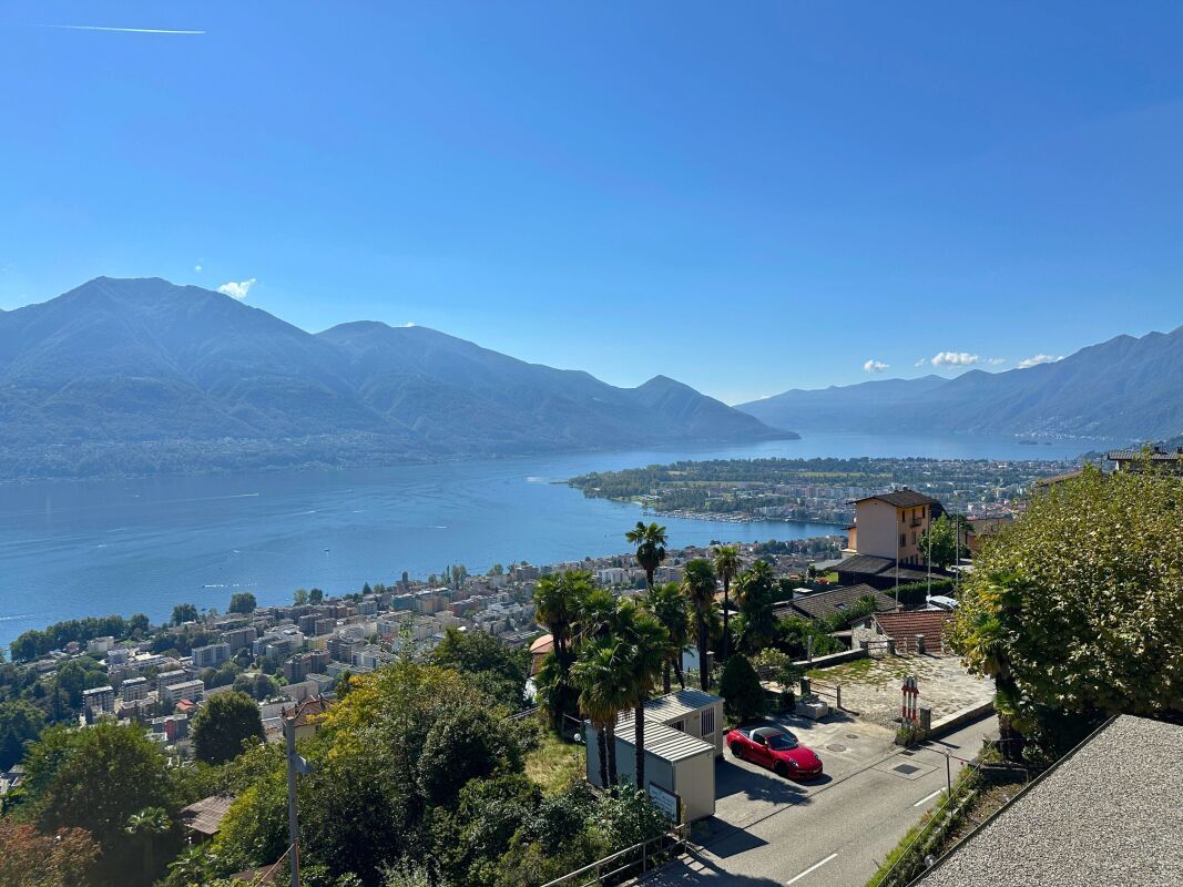 Moderno ed esclusivo attico di 4.5 locali con spettacolare vista lago, giardino e piscina privata -  Bild 8