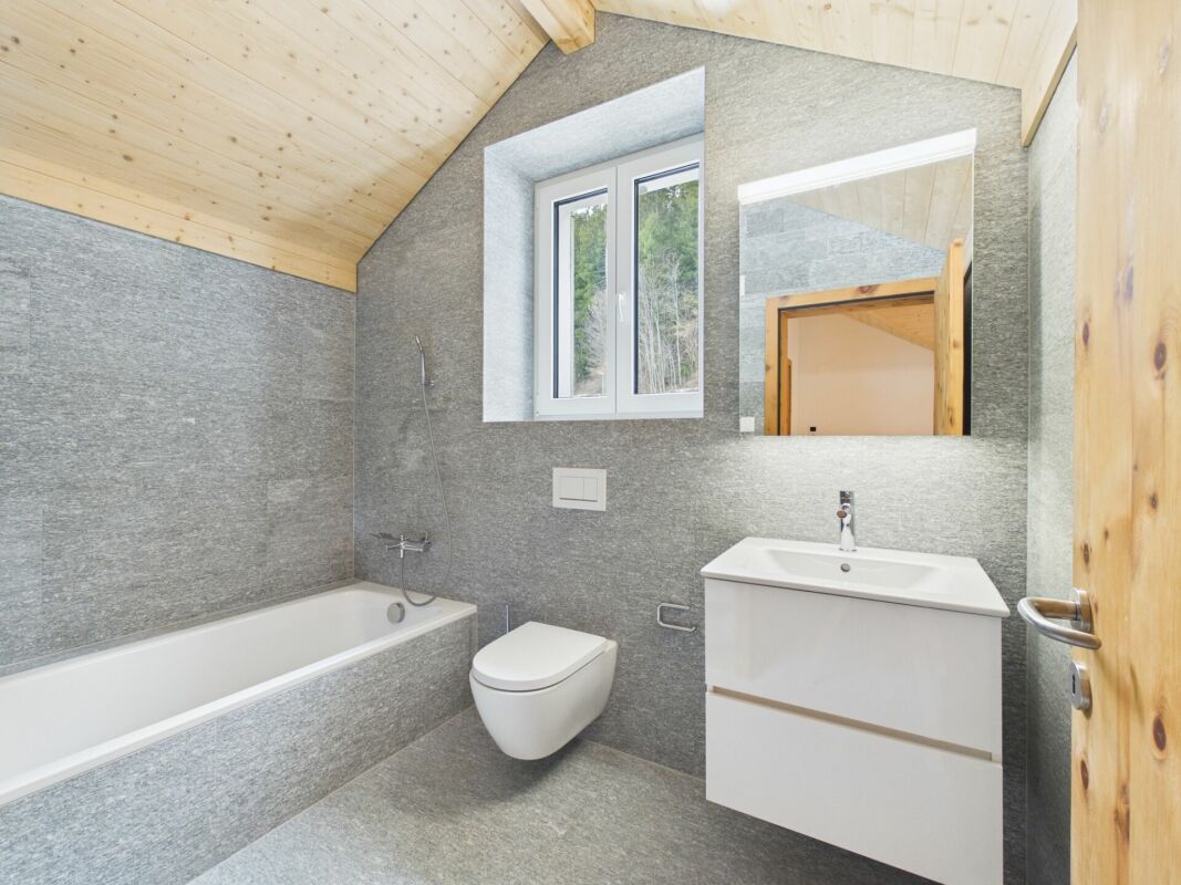 Exklusives Zweihaus-Anwesen mit vier Garagenplätzen und historischem Gewölbekeller in Churwalden -  Bild 9