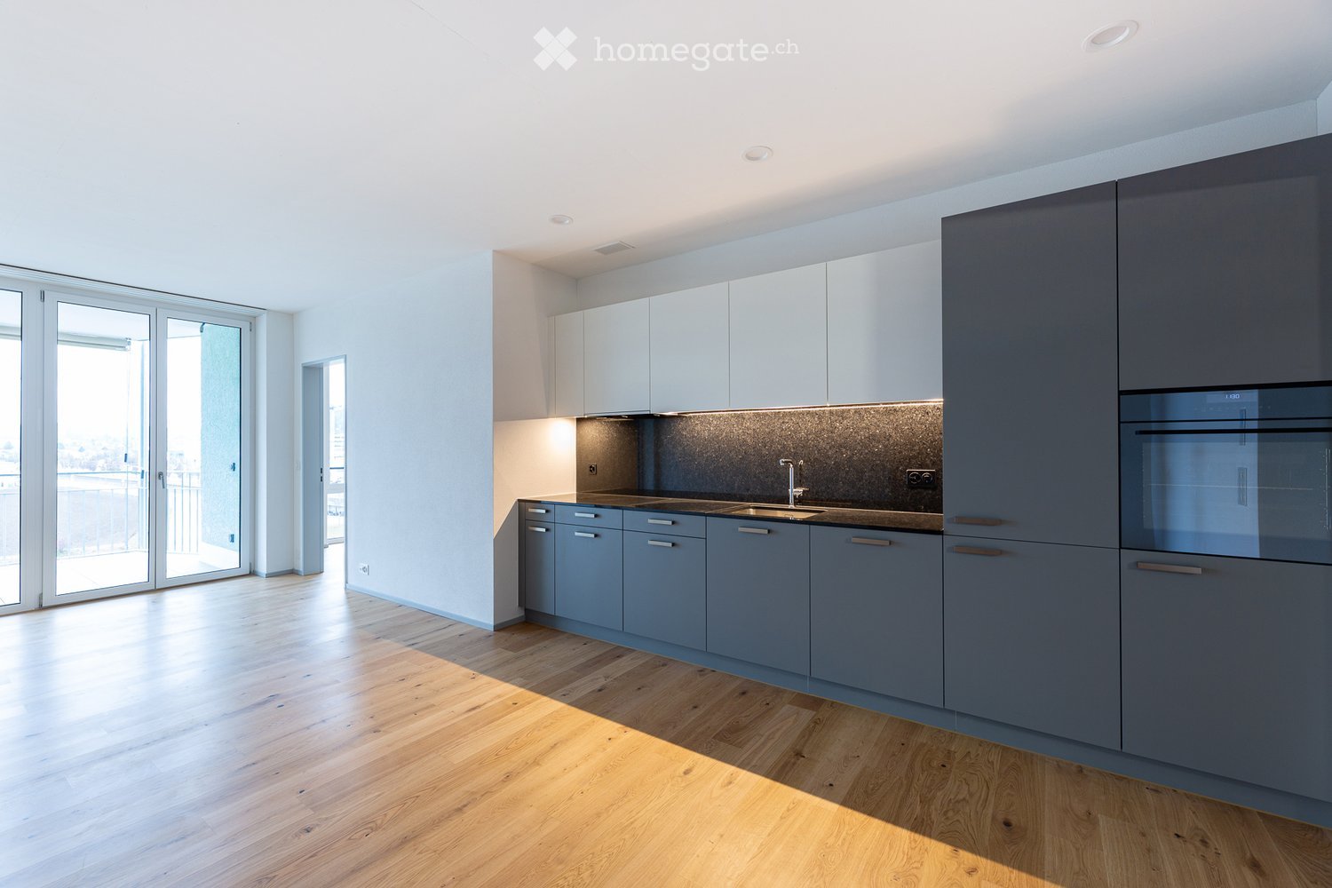 Moderne 3.5-Zimmer-Wohnung mit Balkon direkt am Bahnhof Hegi -  Bild 2