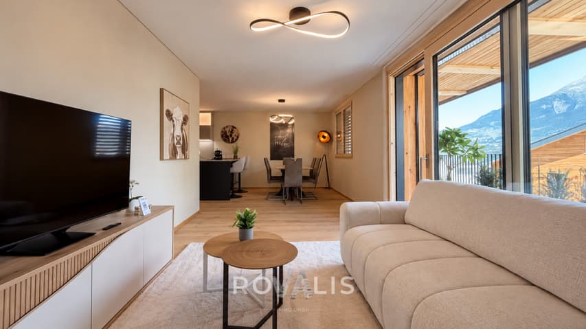 Möblierte 2.5-Zimmer-Wohnung mit Weitblick in Ried-Brig - Wohn -&amp; Essbereich
