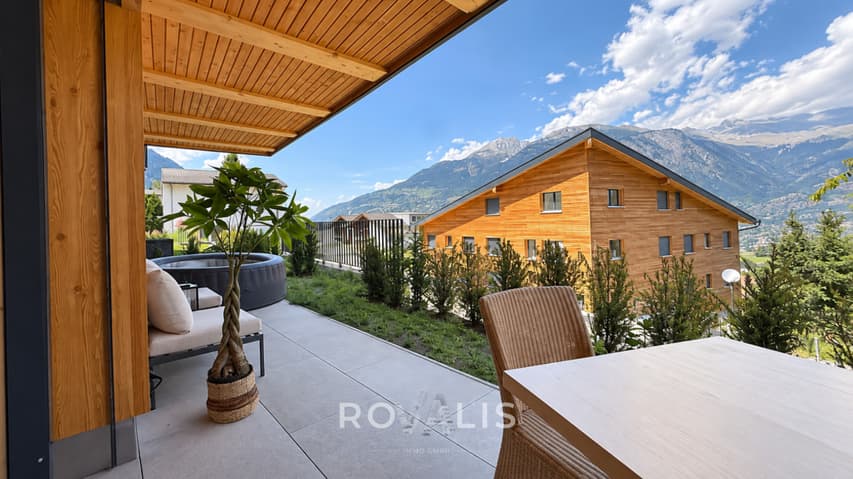 Möblierte 2.5-Zimmer-Wohnung mit Weitblick in Ried-Brig - Ausblick Terrasse
