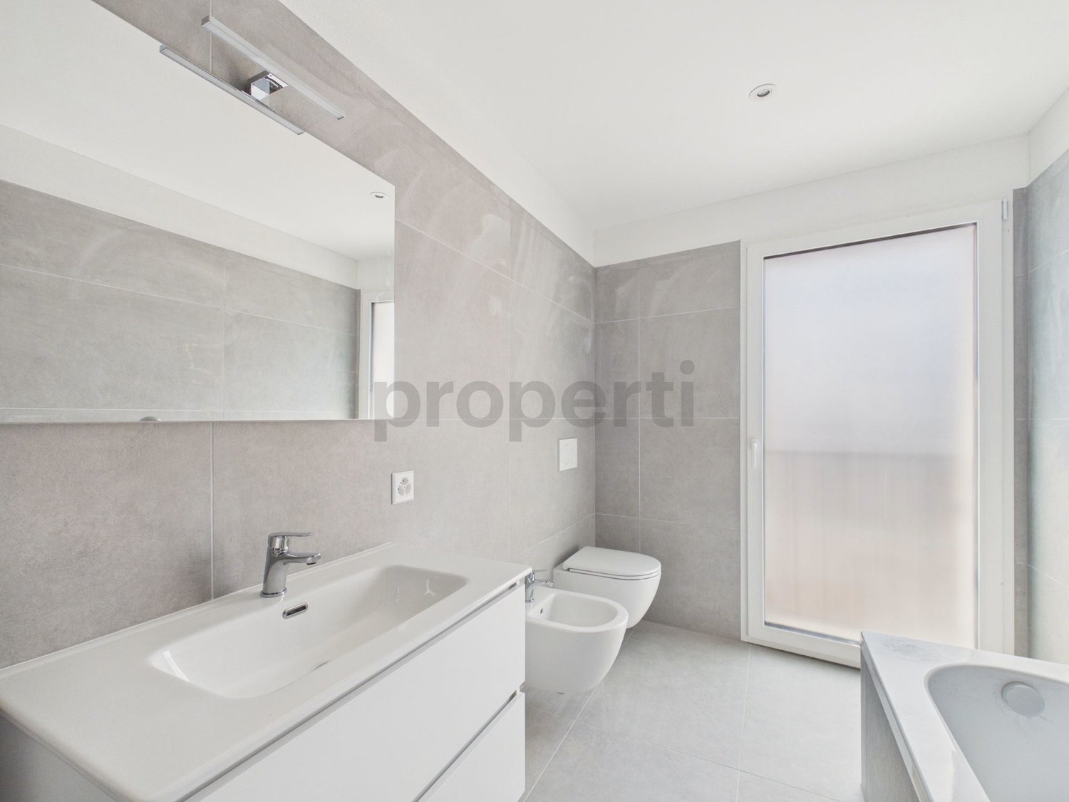 Moderno appartamento 3.5 locali con cantina, Biasca - Image 9