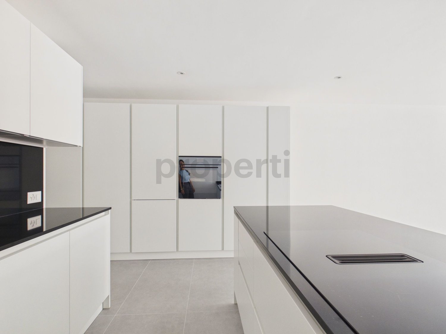 Moderno 3.5 locali appartamento con parcheggio interno, Biasca - Image 2