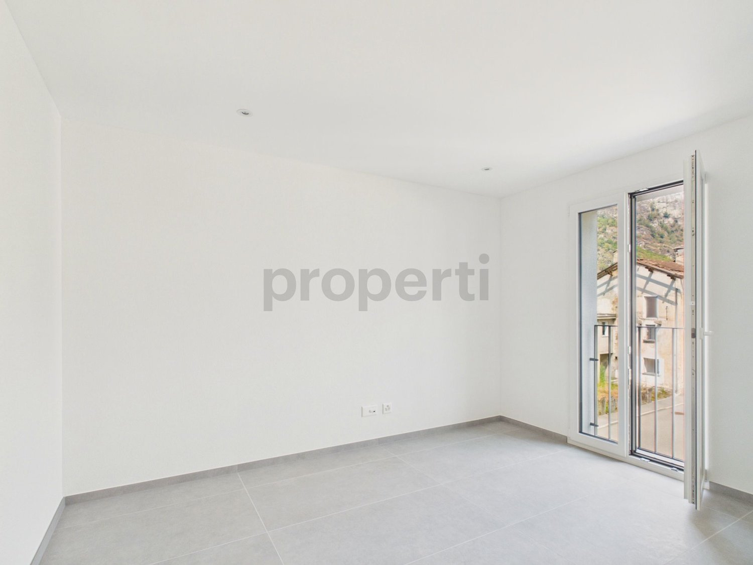 Moderno 3.5 locali appartamento con parcheggio interno, Biasca - Image 7
