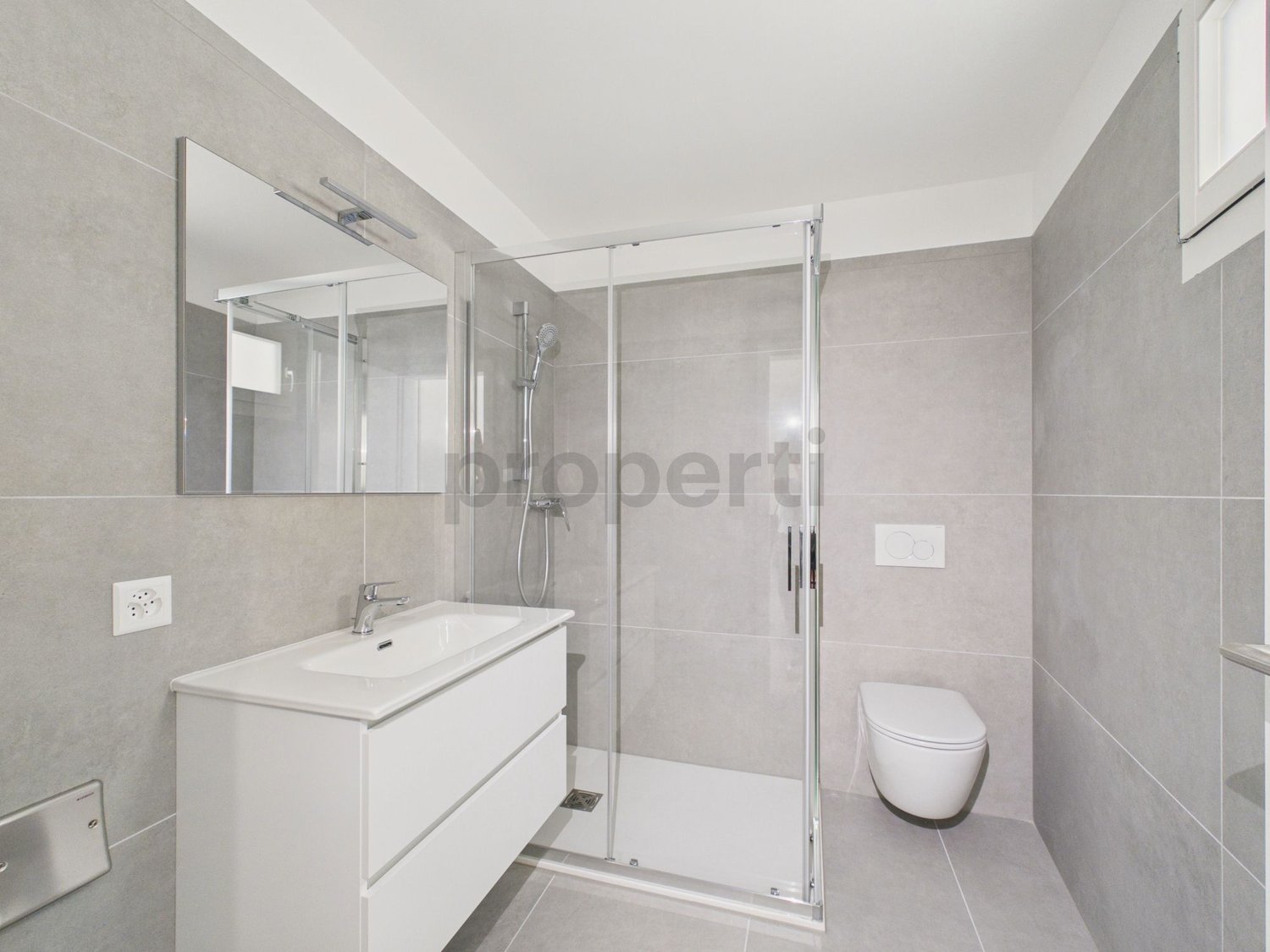 Moderno 3.5 locali appartamento con parcheggio interno, Biasca - Image 8